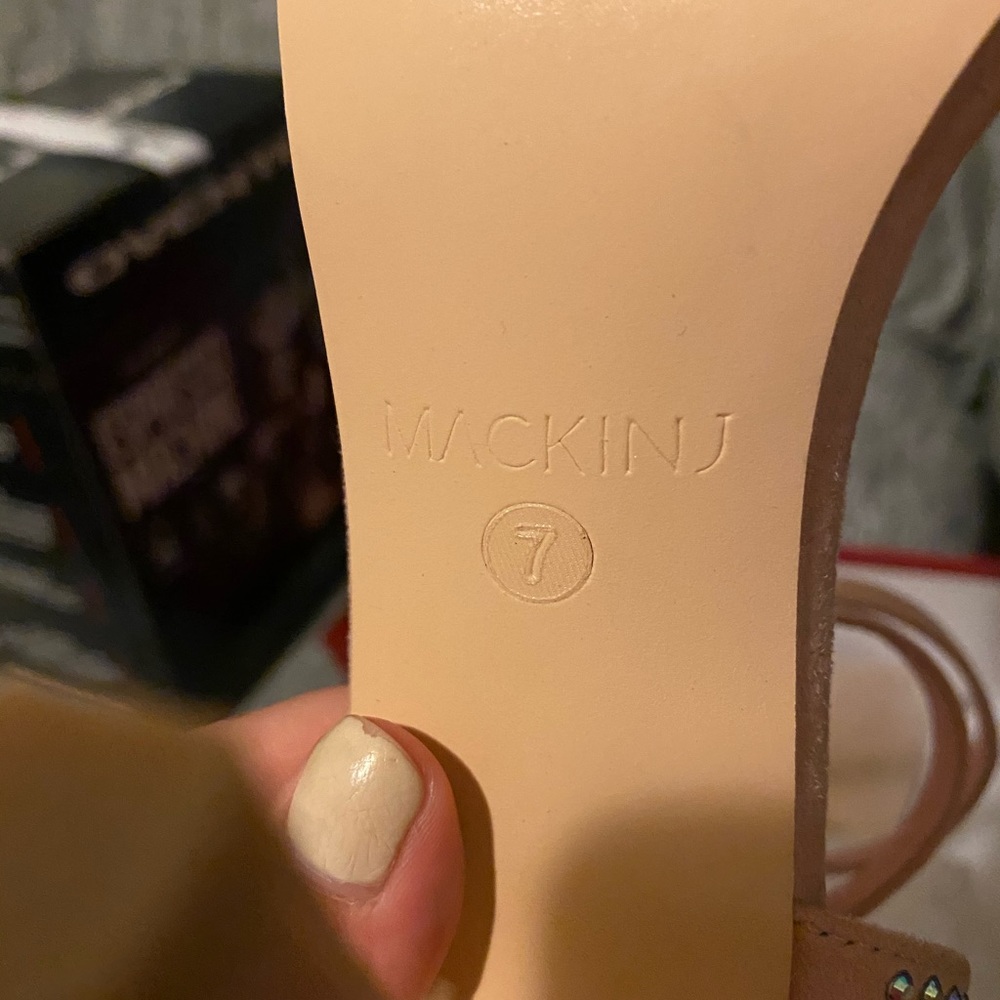 Women’s heels size 7